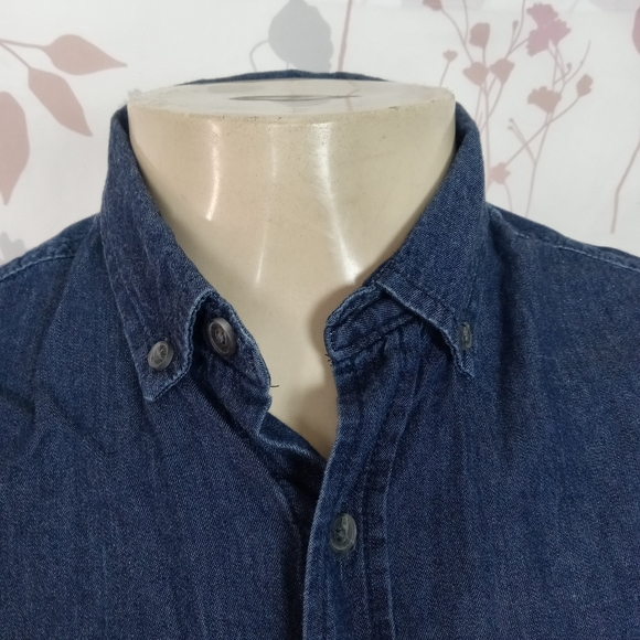Adam Levine Collection denim buttom down shirt size Small - Picture 5 of 9
